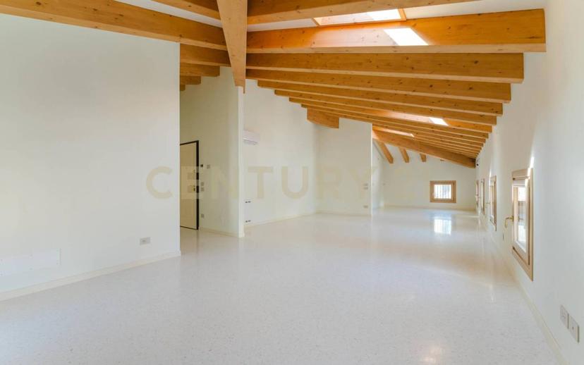 Attico via Giuseppe Mazzini 39, Centro Storico, Pordenone — foto 16 di 35