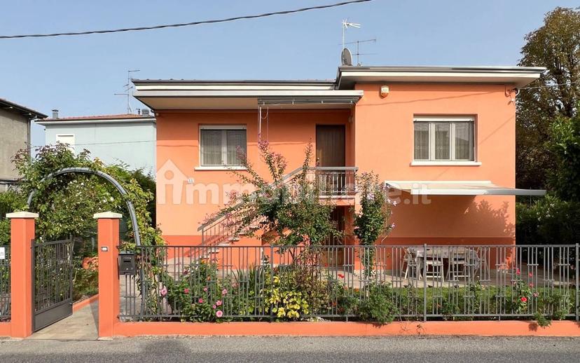 Villa bifamiliare via Antonio Gramsci 11, Centro, Rolo — foto 5 di 25