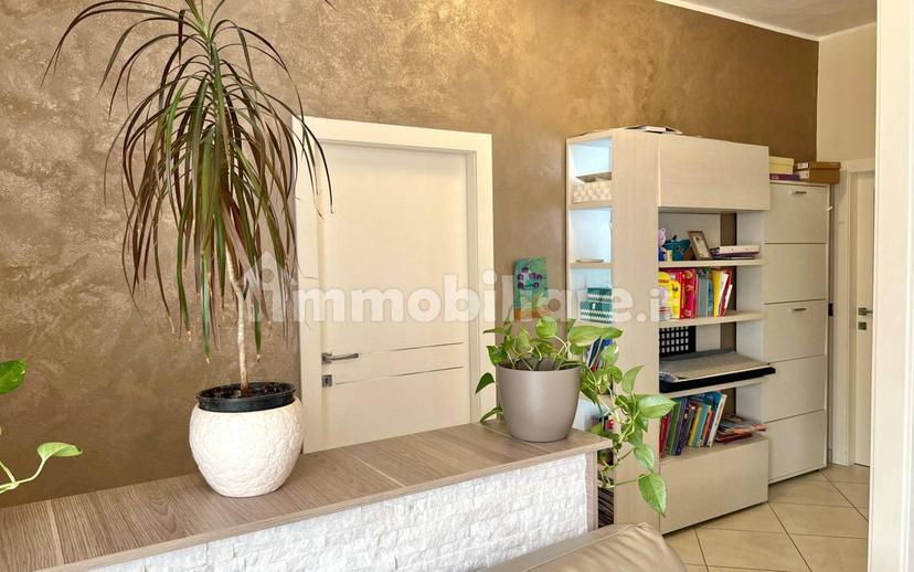 Villa bifamiliare via Antonio Gramsci 11, Centro, Rolo — foto 2 di 25