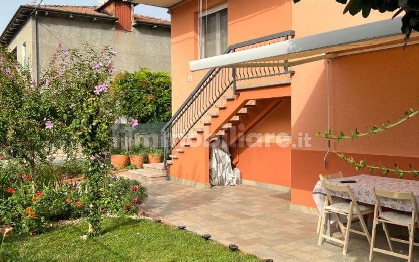 Villa bifamiliare via Antonio Gramsci 11, Centro, Rolo — foto 8 di 25