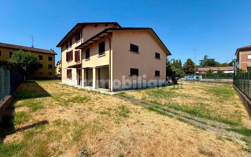Villa unifamiliare, da ristrutturare, 265 m², Rivalta - San Rigo, Reggio Emilia