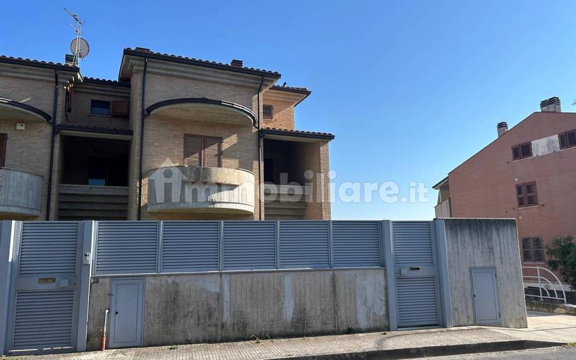 Villa a schiera via Ugo La Malfa 3, Centro, Recanati — foto 2 di 4