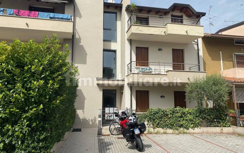Bilocale via Case Nuove, Centro, Sirmione — foto 2 di 19