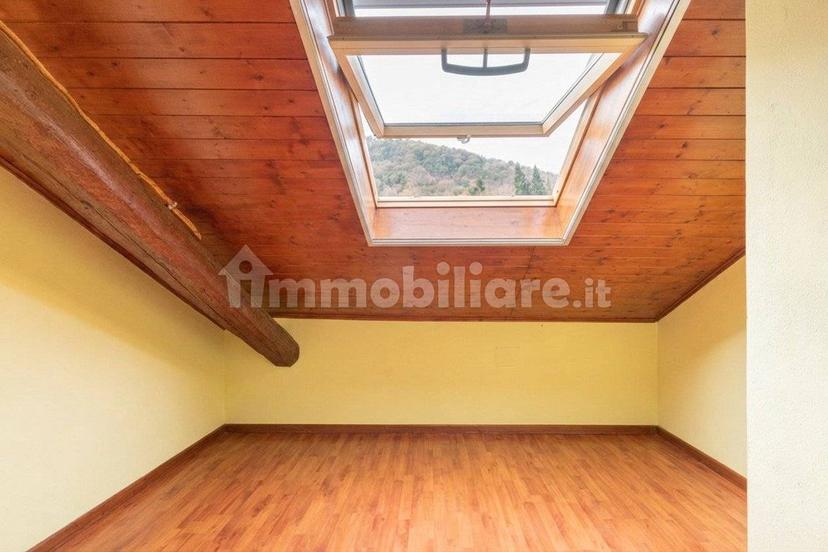 Quadrilocale via IV Novembre, 288, Centro, Omegna — foto 7 di 21