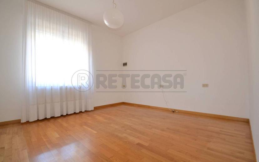 Appartamento via 7 Martiri, Centro, Valdagno — foto 14 di 14