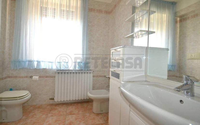 Appartamento via 7 Martiri, Centro, Valdagno — foto 3 di 14
