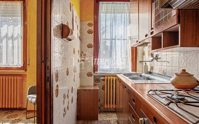 Terratetto unifamiliare 200 m², da ristrutturare, Fidenza — foto 10 di 32