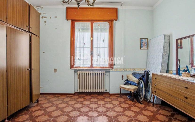 Terratetto unifamiliare 200 m², da ristrutturare, Fidenza — foto 4 di 32