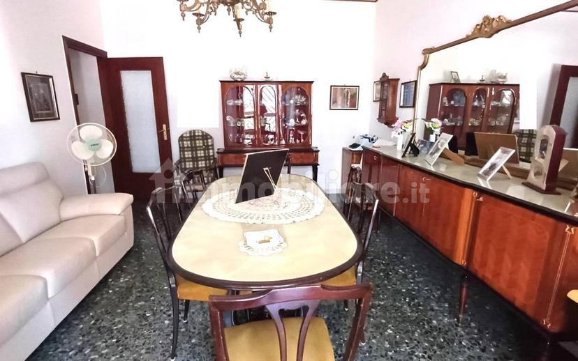Trilocale via Giuseppe Petraglione 11, Poggiofranco, Bari