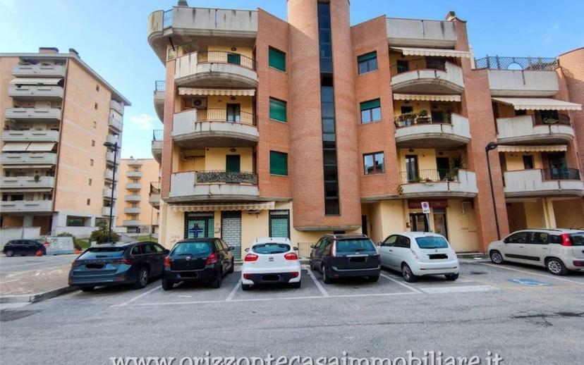 Appartamento ottimo stato, primo piano, Ascoli Piceno — foto 13 di 25