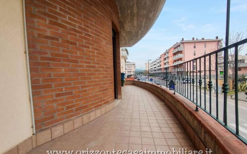 Appartamento ottimo stato, primo piano, Ascoli Piceno — foto 7 di 25