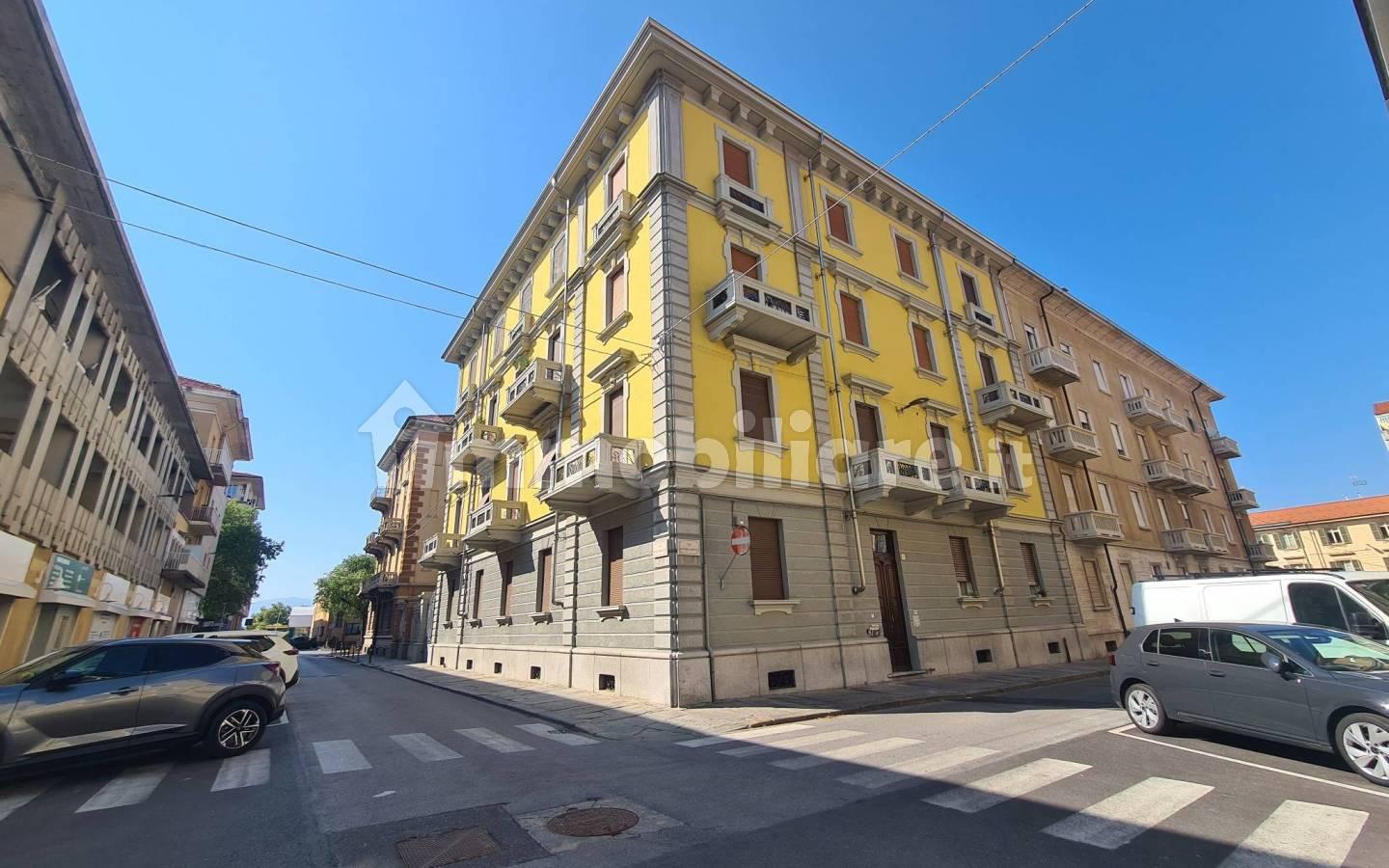 Trilocale ottimo stato, secondo piano, Centro, Cuneo