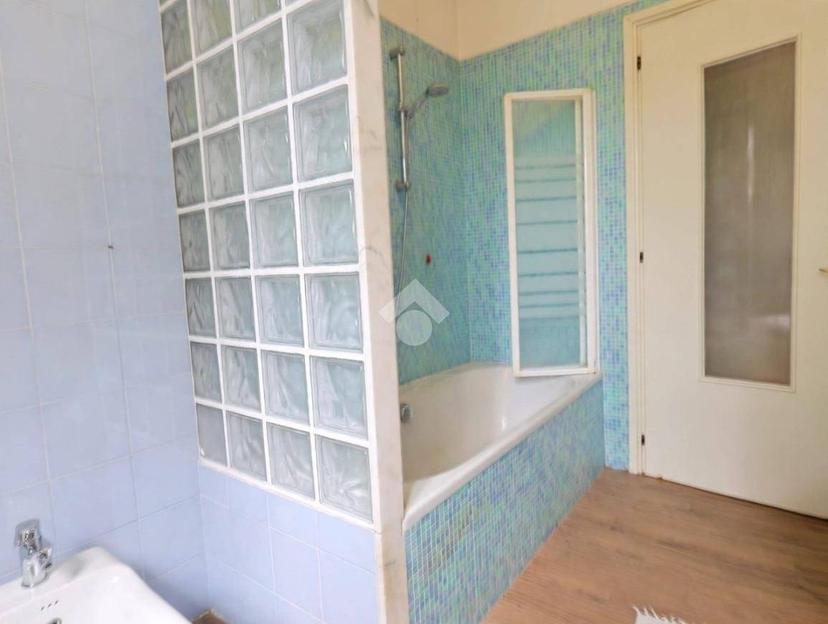 Villa plurifamiliare via Aleardo Aleardi, Orologio, Reggio Emilia — foto 38 di 46