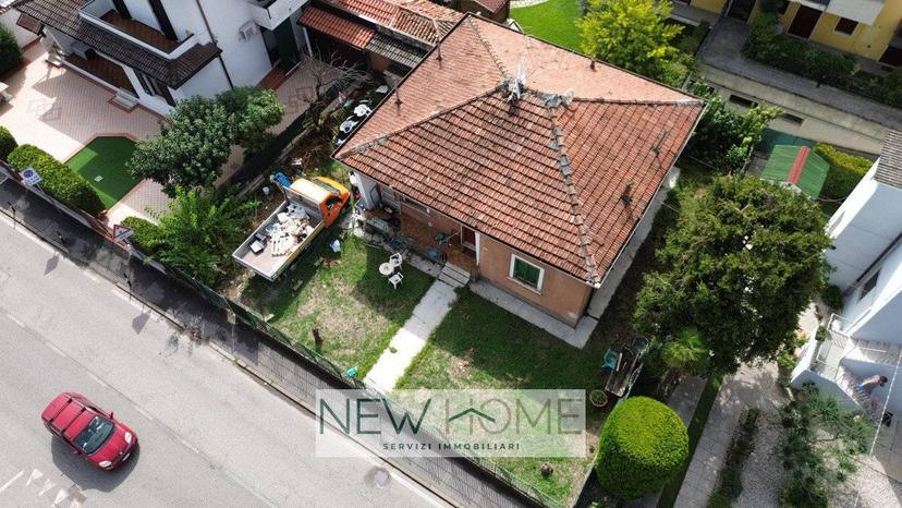 Villa unifamiliare via Polveriera Vecchia 20, Borgo Roma, Verona — foto 2 di 6
