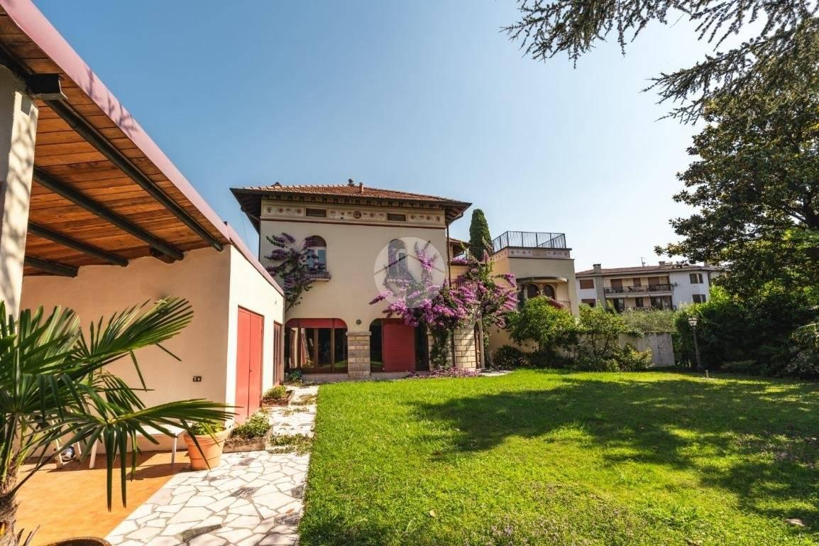 Villa unifamiliare Lungolago Giuseppe Zanardelli, Toscolano Maderno, Toscolano-Maderno