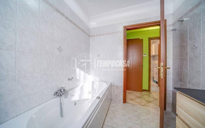 Trilocale via Goffredo Mameli, Centro, Borgomanero — foto 10 di 21