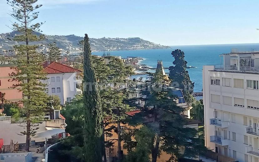 Attico buono stato, 111 m², Corso degli Inglesi, Sanremo — foto 2 di 11