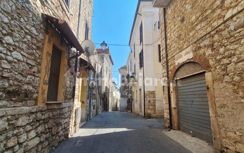 Trilocale via Umberto I, Centro, Sezze — foto 2 di 35