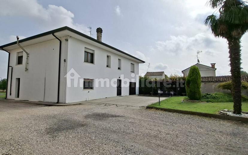Villa unifamiliare, ottimo stato, 276 m², Frassinelle Polesine — foto 15 di 23