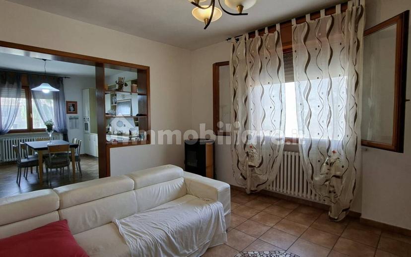 Villa unifamiliare, ottimo stato, 276 m², Frassinelle Polesine — foto 18 di 23