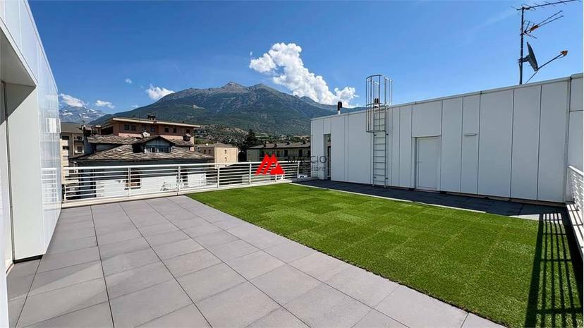 Appartamento via Giorgio Carrel, 10, Centro, Aosta — foto 3 di 29
