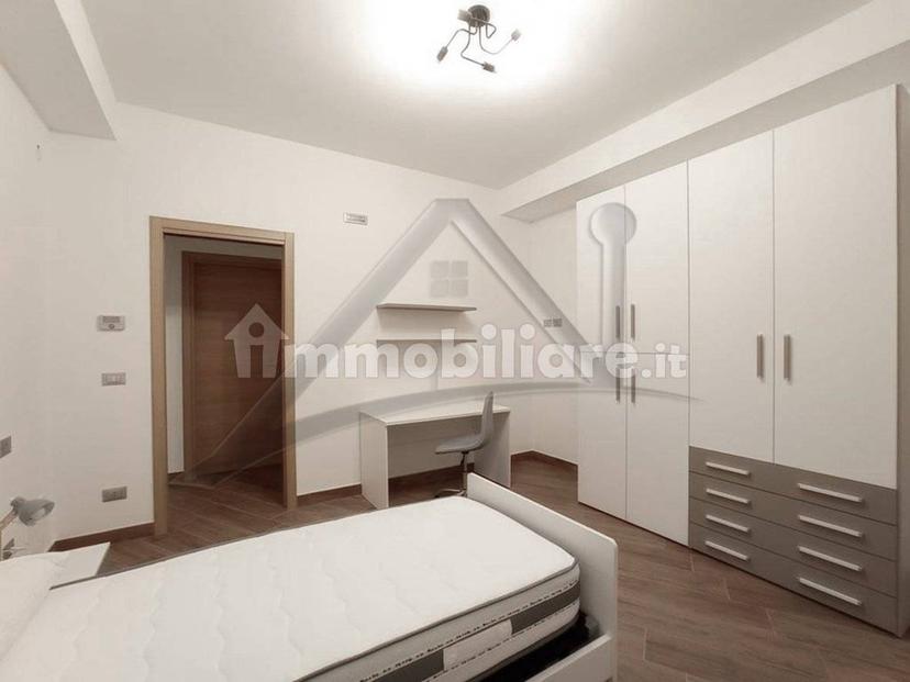Stanza singola via Camponeschi 5, L'Aquila — foto 3 di 13