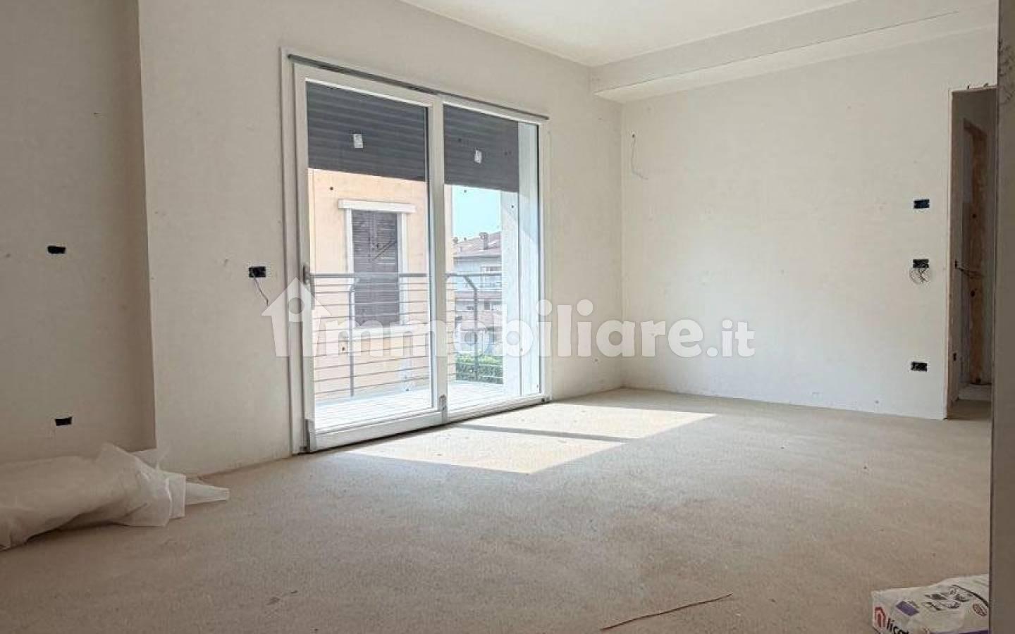 Trilocale viale Italia 54, Vighizzolo, Cascina Varenna, Cantù