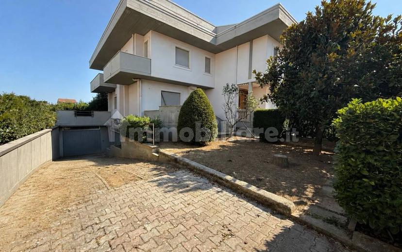 Villa bifamiliare via Romolo Carapacchi 43, Rieti — foto 12 di 28