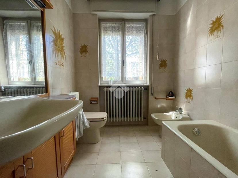Trilocale via Fratelli Bertolla 61, Porto Ceresio — foto 13 di 14