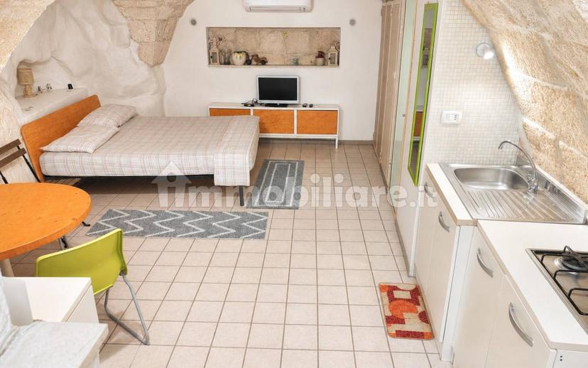 Monolocale viale Francesco Crispi 11, Via Ludovico, Corso Umberto I, Vittorio Emanuele, Ostuni — foto 5 di 9