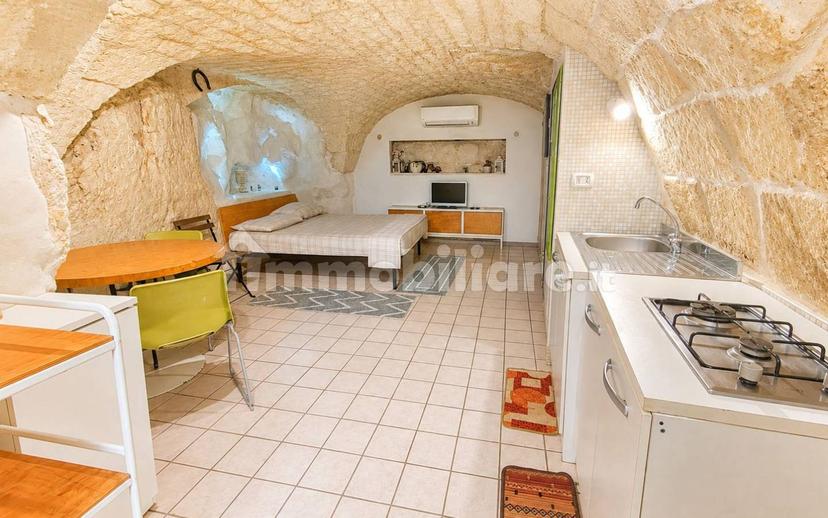 Monolocale viale Francesco Crispi 11, Via Ludovico, Corso Umberto I, Vittorio Emanuele, Ostuni — foto 9 di 9