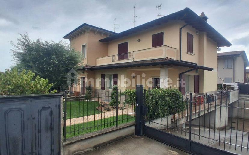 Quadrilocale via degli Antegnati, Castrezzato — foto 4 di 33