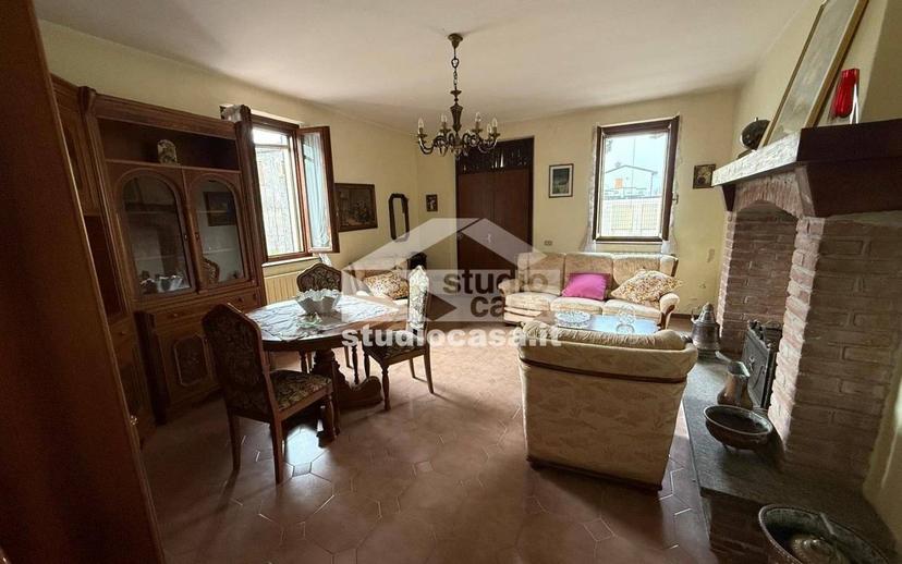 Terratetto unifamiliare 182 m², buono stato, Centro, Cella Dati — foto 2 di 12