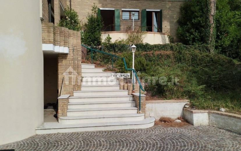 Villa unifamiliare, buono stato, 388 m², Colle Ardizio, Pesaro — foto 13 di 37