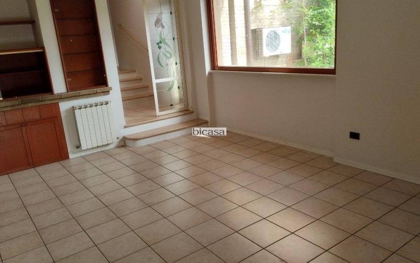 Villa unifamiliare, buono stato, 388 m², Colle Ardizio, Pesaro — foto 2 di 37