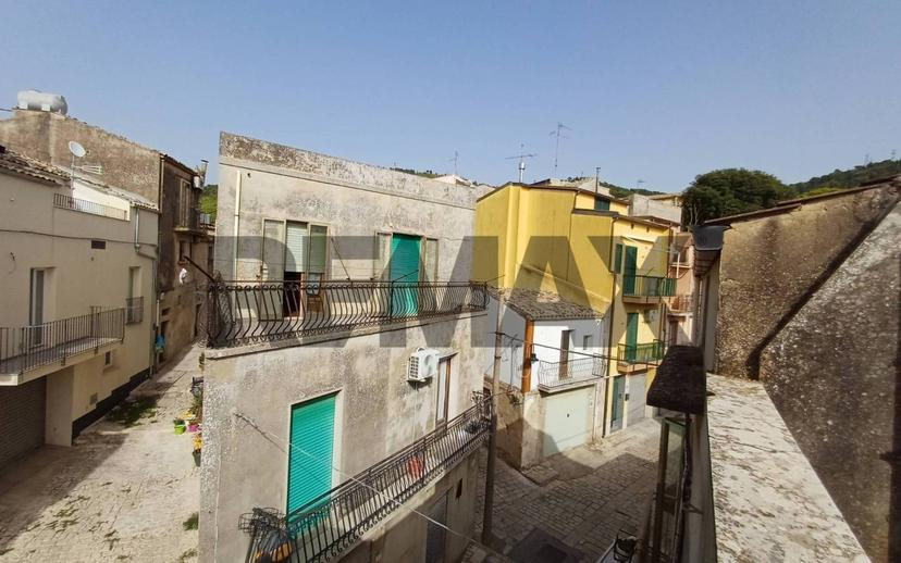Terratetto unifamiliare via Borgo Cuba 18, Centro, Chiaramonte Gulfi — foto 2 di 23