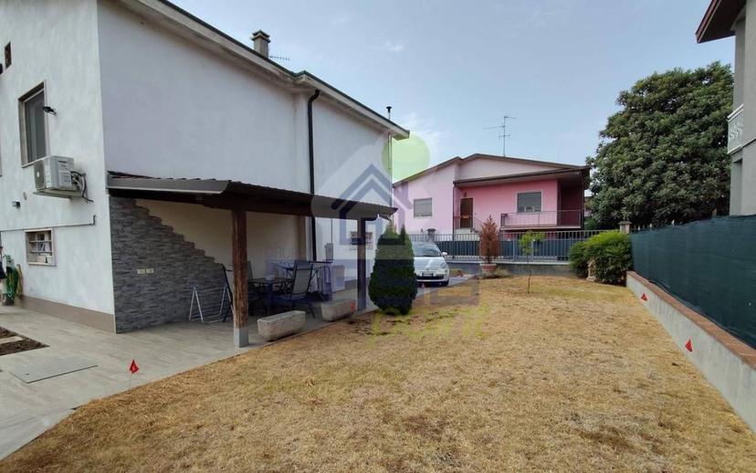 Terratetto unifamiliare 120 m², ottimo stato, Fombio