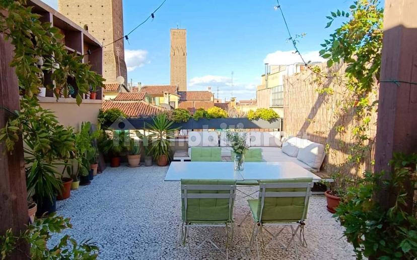 Bilocale via Caduti di Cefalonia, Centro Storico, Bologna