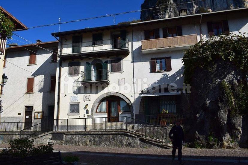 Trilocale via Papa Giovanni XXIII, Centro, Cornalba — foto 9 di 17
