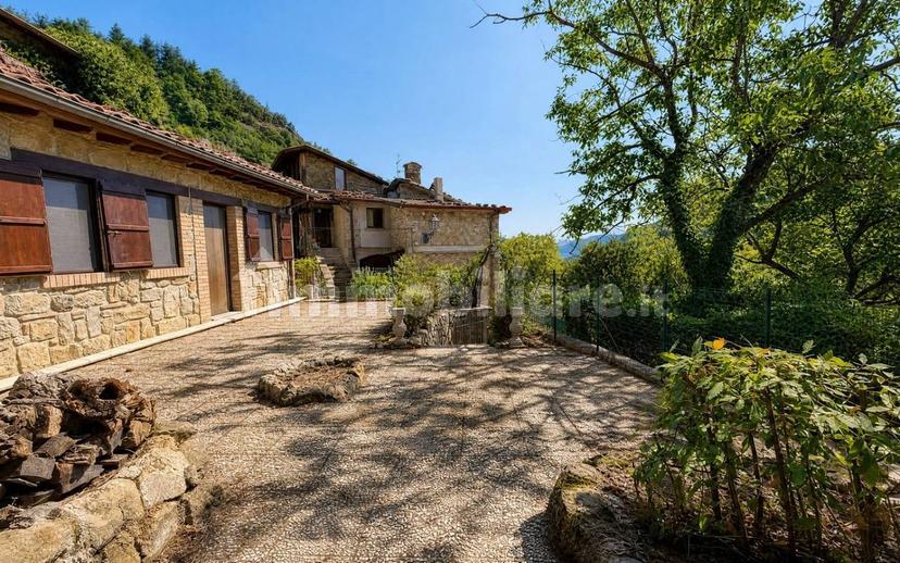 Casale frazione Uscerno, Montegallo — foto 7 di 18