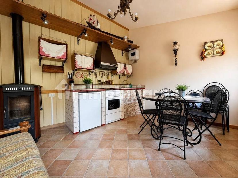 Casale frazione Uscerno, Montegallo — foto 3 di 18
