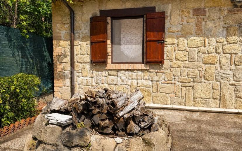 Casale frazione Uscerno, Montegallo — foto 4 di 18