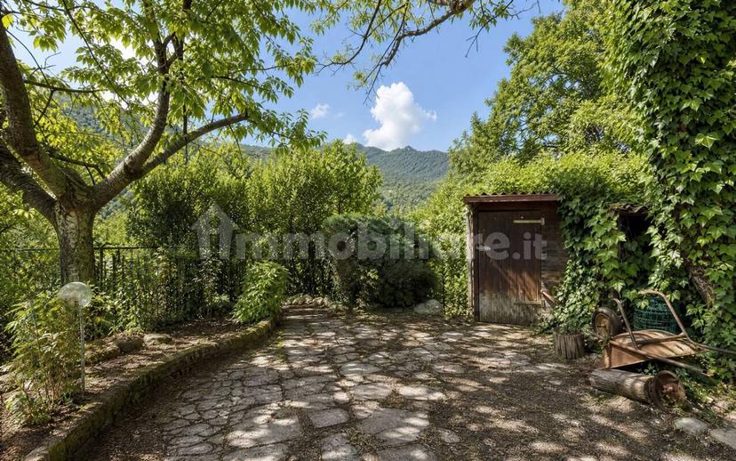 Casale frazione Uscerno, Montegallo — foto 13 di 18