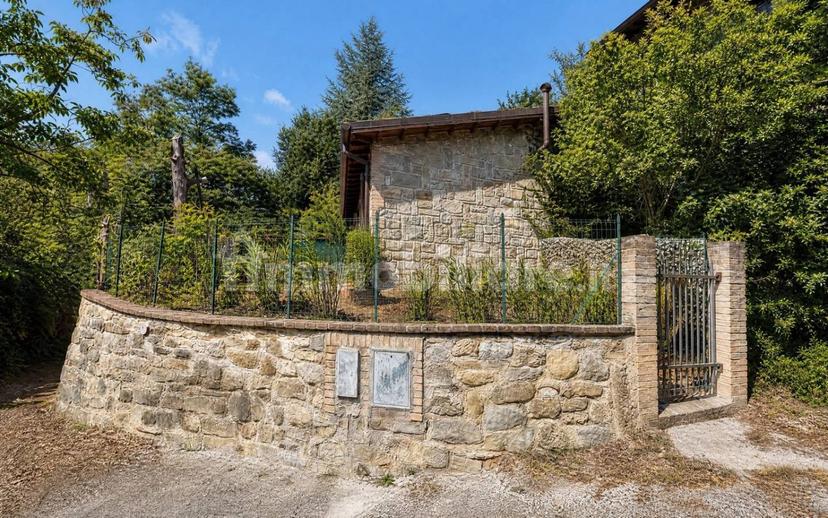 Casale frazione Uscerno, Montegallo — foto 16 di 18