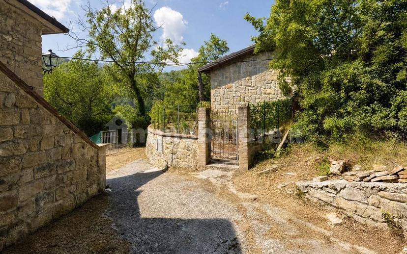 Casale frazione Uscerno, Montegallo — foto 10 di 18