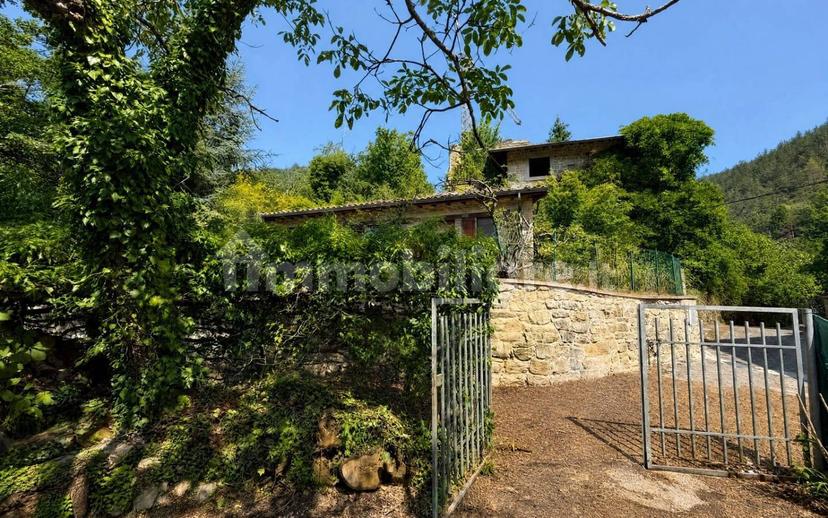 Casale frazione Uscerno, Montegallo — foto 11 di 18
