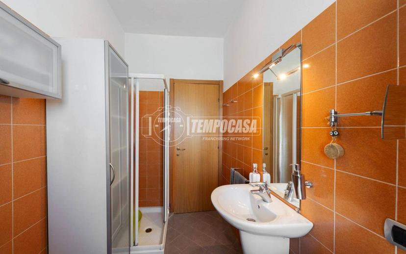 Trilocale via Giacomo Leopardi 4, Centro, Barzago — foto 2 di 31