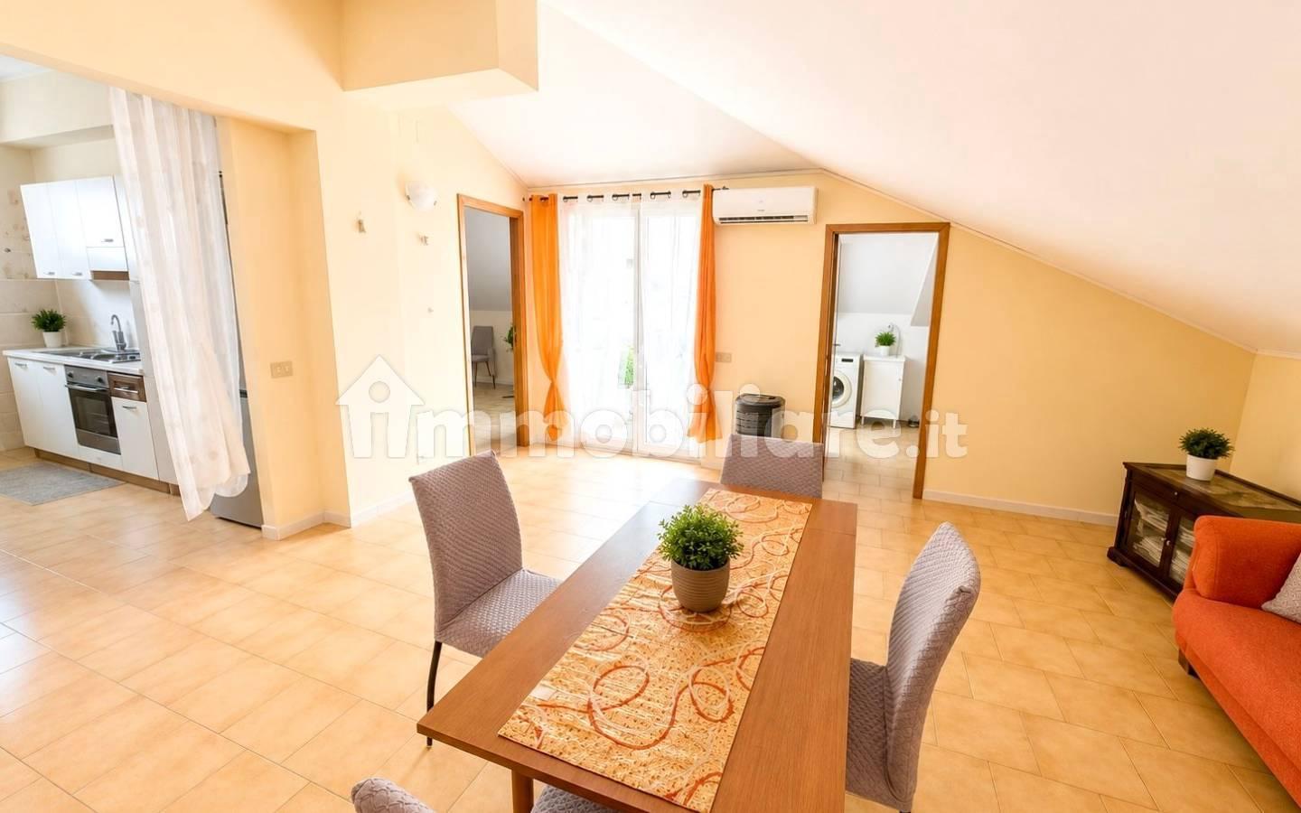 Mansarda buono stato, 78 m², Fiumefreddo di Sicilia