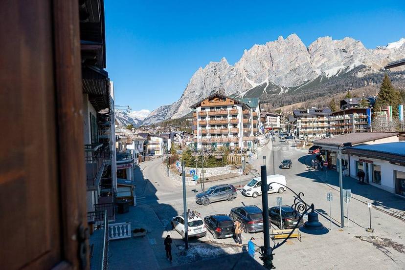 Trilocale piazza pittori fratelli ghedina, Centro, Cortina d'Ampezzo — foto 5 di 16