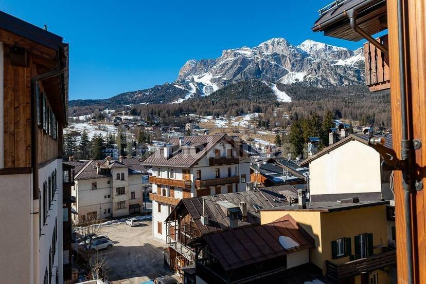 Trilocale piazza pittori fratelli ghedina, Centro, Cortina d'Ampezzo — foto 9 di 16